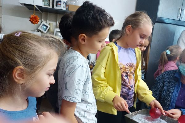 Wycieczka klasy 3a i 3c do fabryki bombek