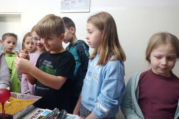 Wycieczka klasy 3a i 3c do fabryki bombek