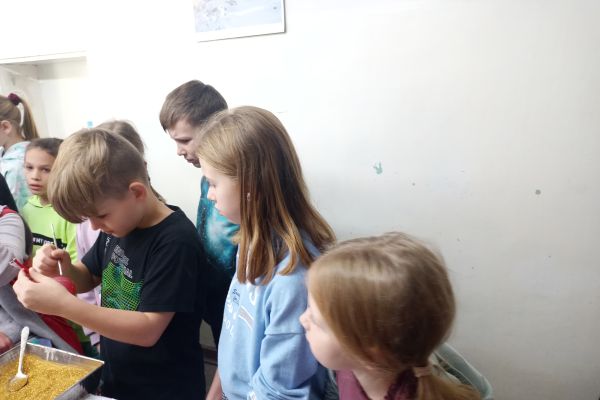 Wycieczka klasy 3a i 3c do fabryki bombek