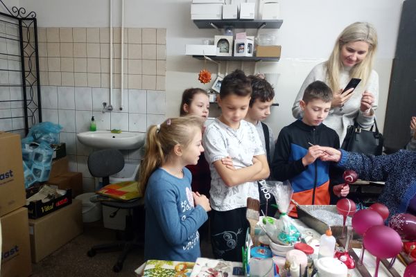 Wycieczka klasy 3a i 3c do fabryki bombek