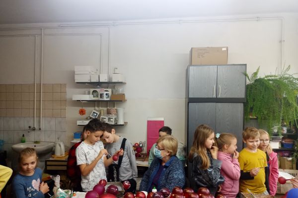 Wycieczka klasy 3a i 3c do fabryki bombek