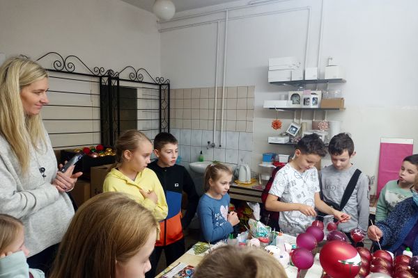 Wycieczka klasy 3a i 3c do fabryki bombek