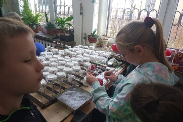 Wycieczka klasy 3a i 3c do fabryki bombek