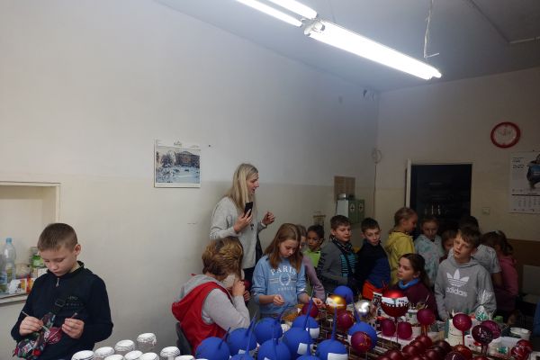 Wycieczka klasy 3a i 3c do fabryki bombek