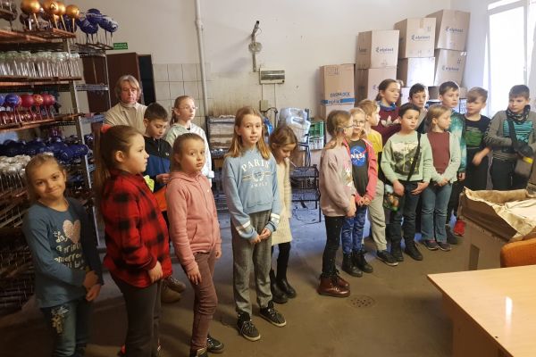 Wycieczka klasy 3a i 3c do fabryki bombek