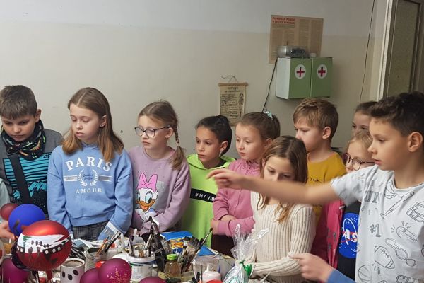 Wycieczka klasy 3a i 3c do fabryki bombek