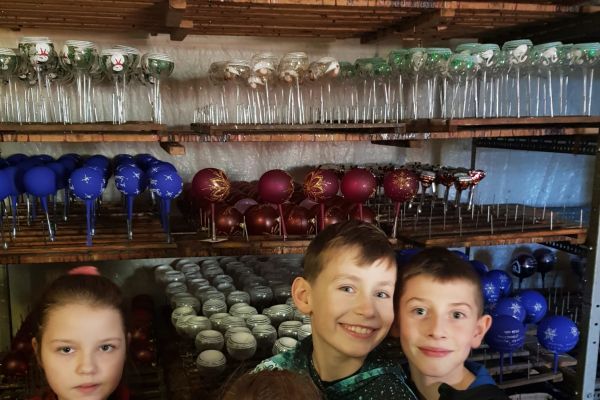 Wycieczka klasy 3a i 3c do fabryki bombek