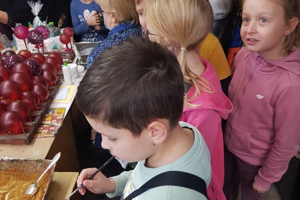 Wycieczka klasy 3a i 3c do fabryki bombek