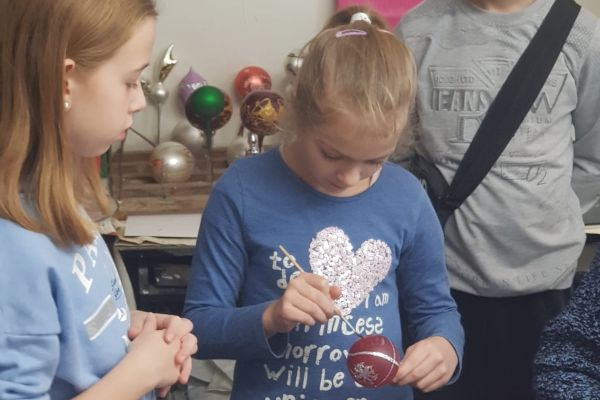 Wycieczka klasy 3a i 3c do fabryki bombek