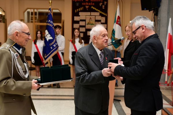 la3-1217CCA83154-3512-1691-0CEC-CAF84AD7B1A9.jpg