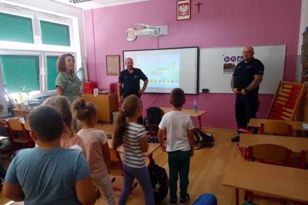Spotkanie z policjantami w klasach 1