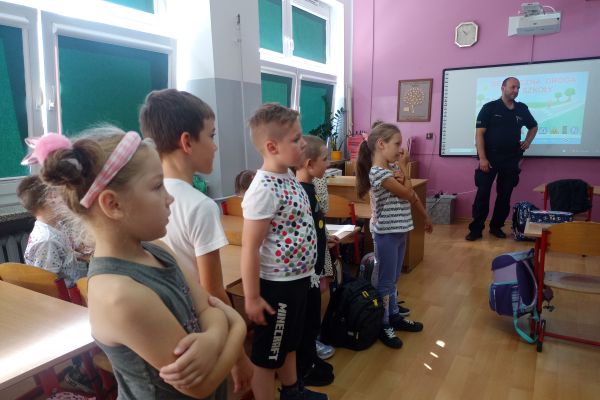 Spotkanie z policjantami w klasach 1