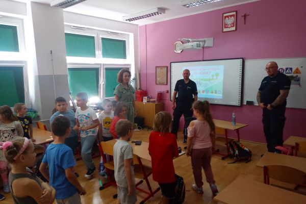 Spotkanie z policjantami w klasach 1